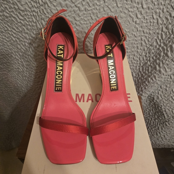 Chic Red Heels with Gold Artistic Design - Picture 7 of 11